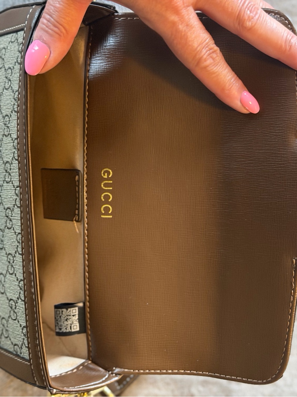 Handbag - Picture 2 of 3